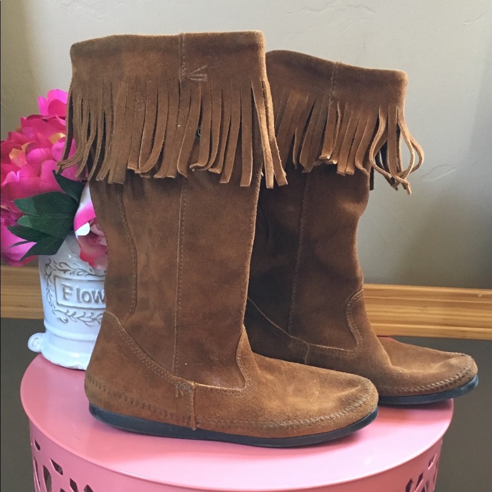 Minnetonka 1 layer fringe size 7 boots